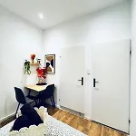 דירה With Washer Near Area קלוסטרניובורג