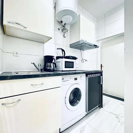 With Washer Near Area דירה